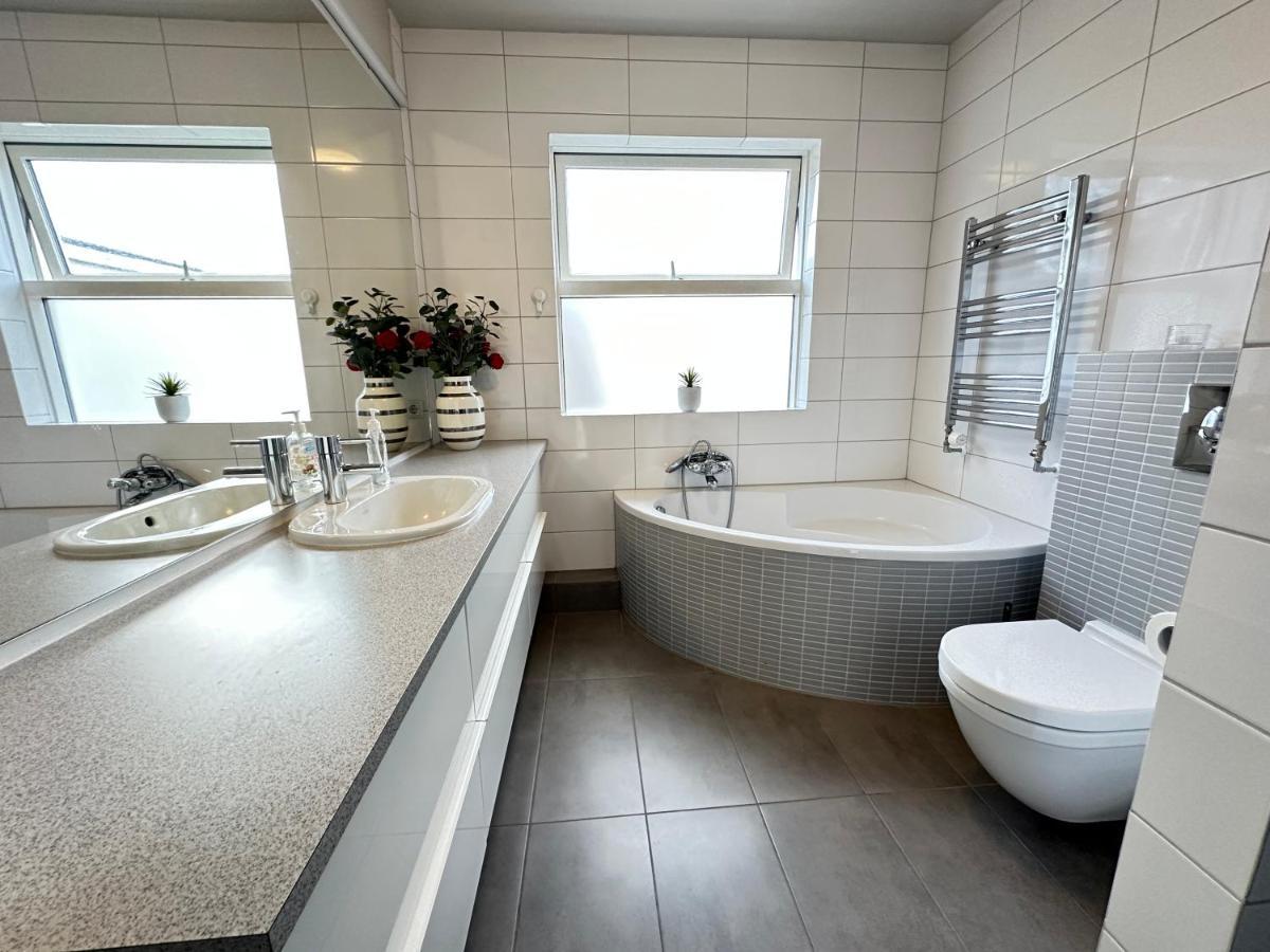 Spacious And Family Friendly Apartment In Kopavogur Reikiavik Exterior foto